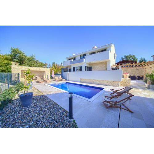 Villa with pool near, sandy beach, quiet area TRAVELER tourist agency Krk - ID 2215