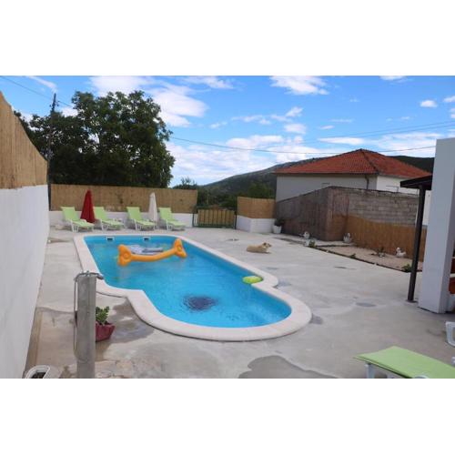 Villa with swimming pool and game room