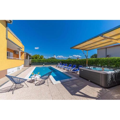 Villa Yellow with Heated Pool