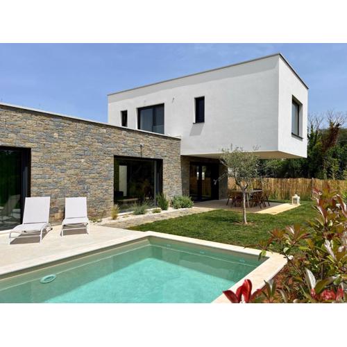 Villa Zen - with pool & close to the sea