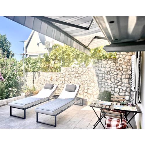 Villa Zen Trogir - Apartment Okrug, Heated pool, EV Type 2