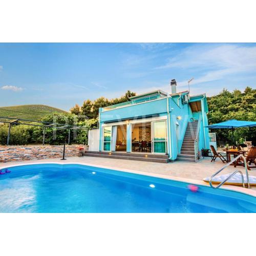 Villa Zoe, beautiful view,private pool, secured parking