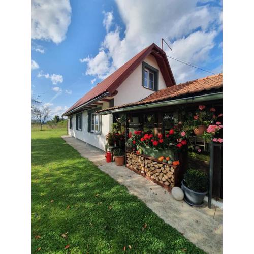 Village House Flowerside