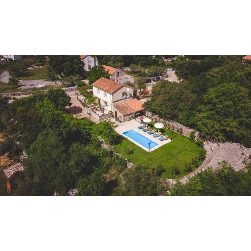 Village Villa „ M „