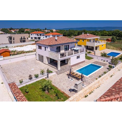 Ville Novak Villaggio