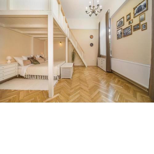 Vintage Apartment