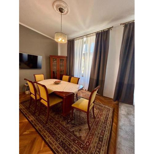 Vintage Senacka 3 Apartment