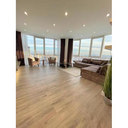 VIP Apartment 120m2 with Panoramic windows, 22 floor. OBOLON