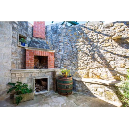 Visilo Stone House