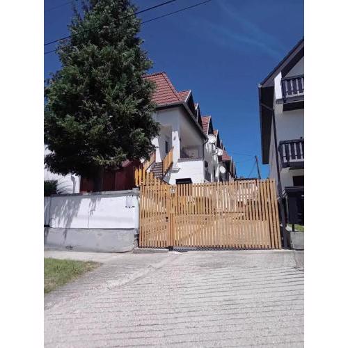 Vitkai-Vörös Apartman
