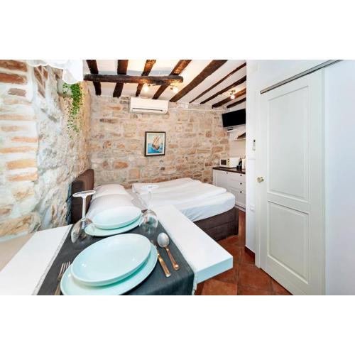 Volta L Apartment