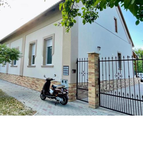 Vörösmarty apartmanház