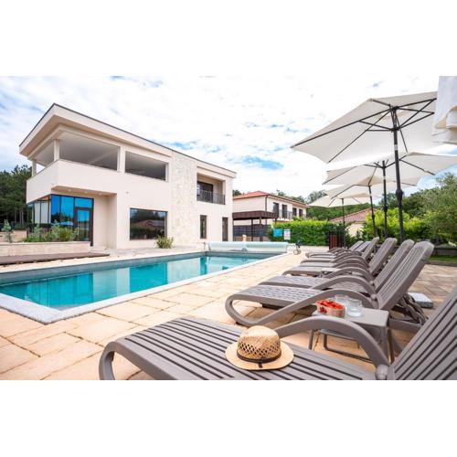 VSG Resort - Relaxing Apartments, 200m from the Sea, with Pool, Sauna & Jacuzzi
