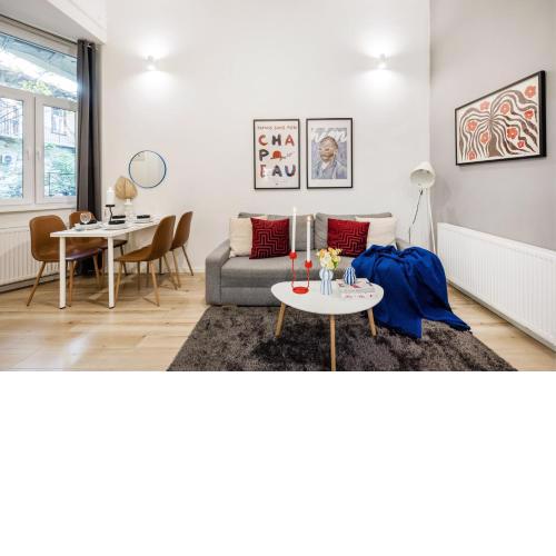Walk to Opera House - 3BR Live in Budapest Designer Apt