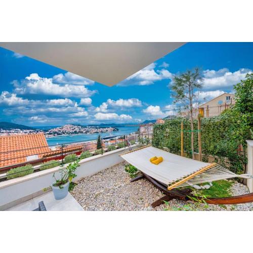 Walking distance old town 120m2,garden,view,garage
