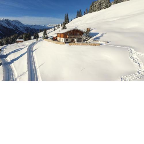 Wallegg Lodge - Alpine Premium Chalet - Ski In-Ski Out - Real Alpine Location Saalbach