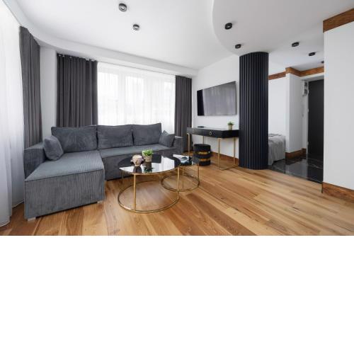 Warsaw Center Elegant Studio with City View by Noclegi Renters