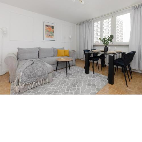 Warsaw City Center Skylines Apartment by Noclegi Renters