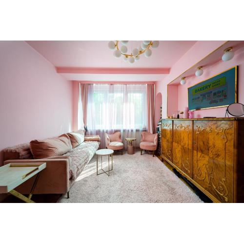 Warsaw Downtown Colourful Apartment by BookingHost