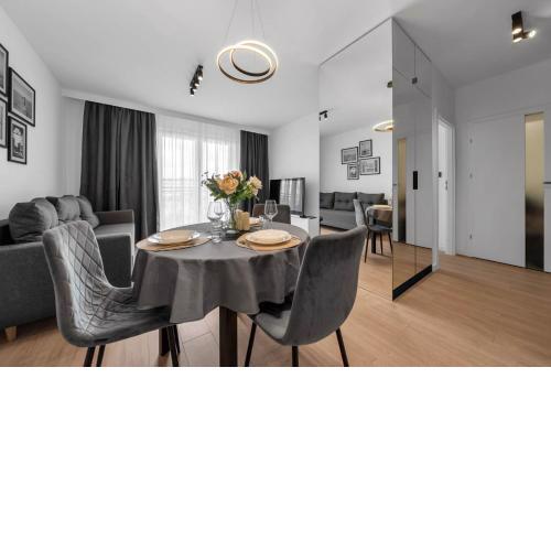 Warsaw Jutrzenki Apt - Gym, Balcony, Parking - by Rentujemy