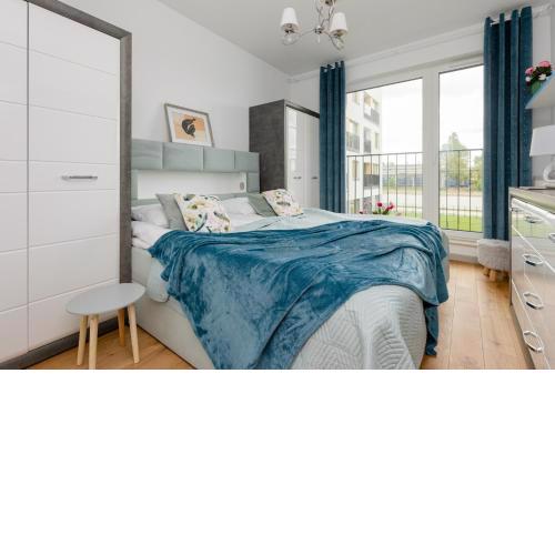 Warsaw Kotsisa Apartments with Parking by Noclegi Renters