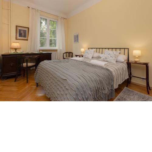 Warsaw New Town Square Apartment for 5 Guests by Noclegi Renters