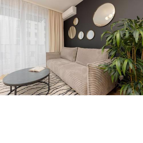 Warsaw Praga Apartment with Parking Podskarbińska by Noclegi Renters