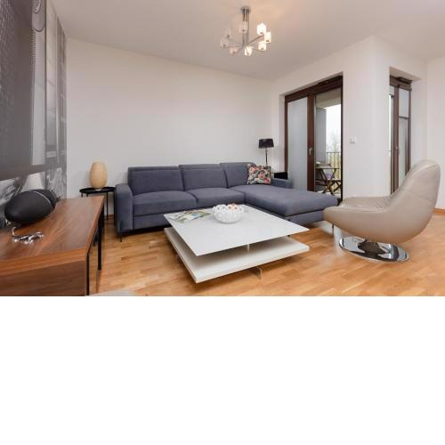 Warsaw Śródmieście Apartment with balcony by Noclegi Renters