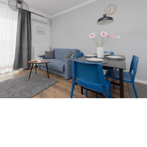 Warsaw Ursynów Apartment with Balcony by Noclegi Renters