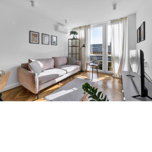 Warsaw Wola - 13th Floor, City View, Metro Nearby - by Rentujemy