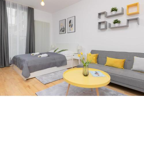 Warsaw Wola Apartment near Nocny Market by Noclegi Renters