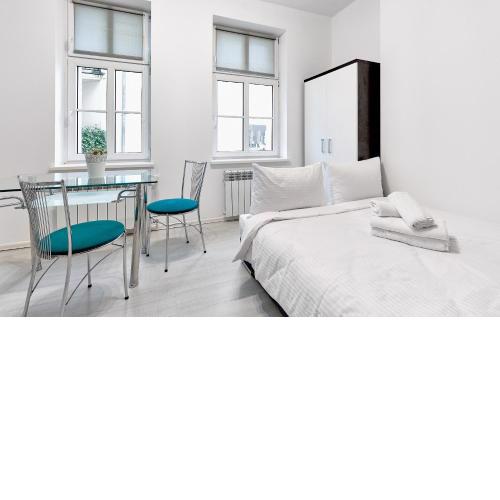 Warta River White Studio