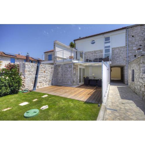 Waterfront Home - Villa Sailor\