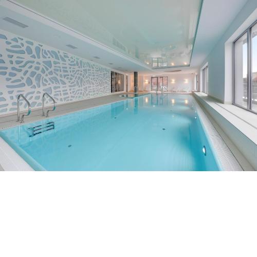 Waterlane Island - Riverview Pool, SPA, Gym & Parking by Downtown Apartments
