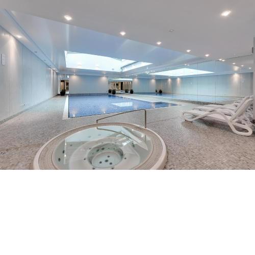 Waterlane Riverside - SPA, Pool, Gym & Parking by Downtown Apartments