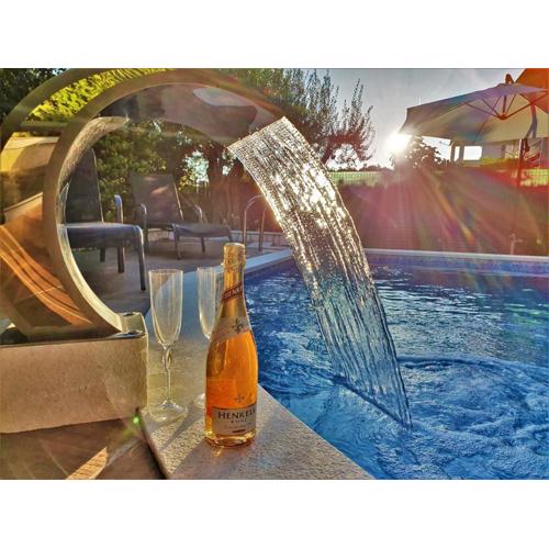 Wawe Lux Holiday Home with pool