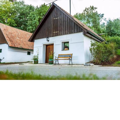 Weinfass Chalet Für 4 In Grub An Der March