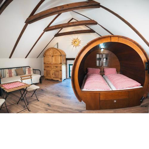 Weinfass Chalet Für 8 In Grub An Der March