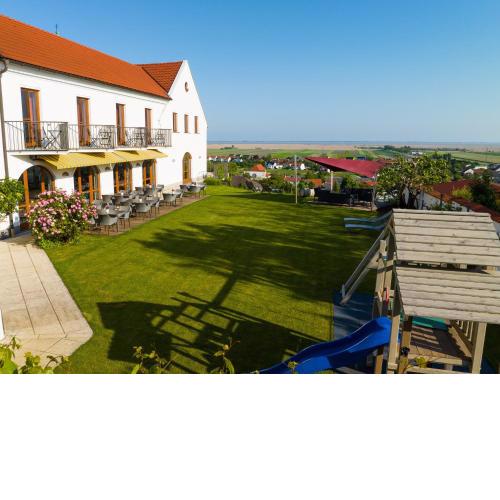 Weingut & Gästehaus zum Seeblick - Familie Sattler