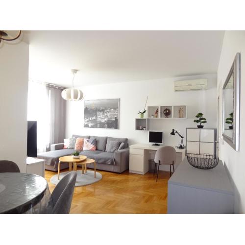 Well-equipped apartment with free parking