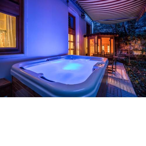 Wellness Wonderland Garden, Sauna, Jacuzzi in CBD