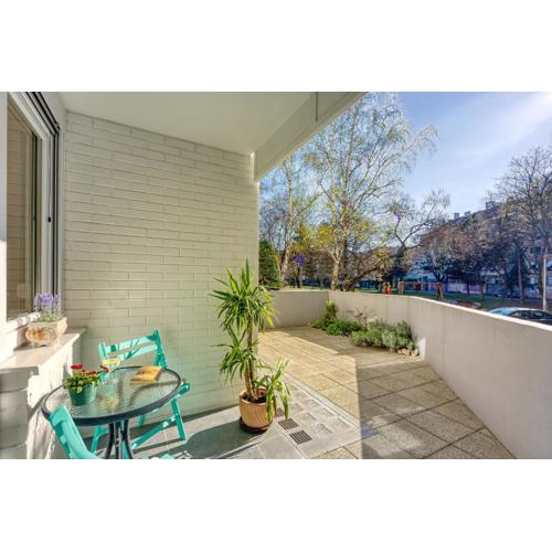 West Oasis With Terrace - Happy Rentals