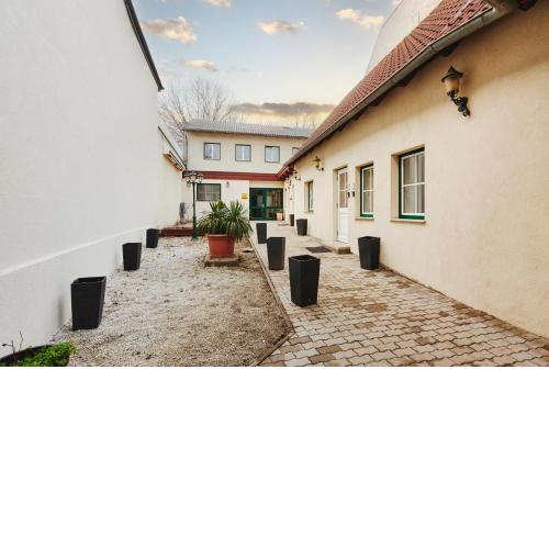 Whisper Apartments w Free Parking 24h Check-in