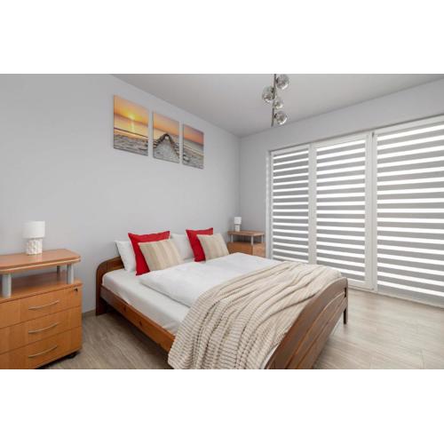 White Apartment with Balcony Near Centre of Świnoujscie by Noclegi Renters