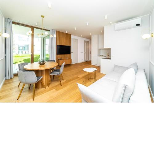 White Deluxe with terrace by OneApartments