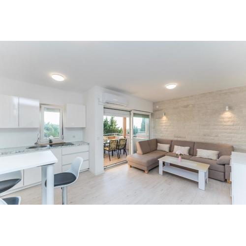 White Jasmine, sea view penthouse for 8