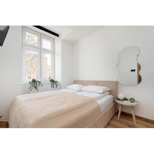 Więckowskiego Bright Apartment in the Center of Łódź by Noclegi Renters