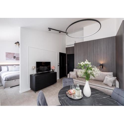 Wielopole Top Floor Apartments by Hostly