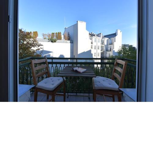 Wilcza 3 - Apartament dla 4 osób - 260m do Ambasady USA - Duży balkon od strony dziedzińca - Wifi - Good Apartments