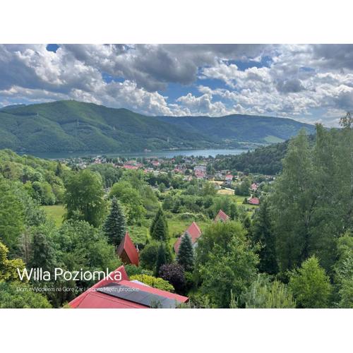 Willa Poziomka z tarasem i widokiem na Górę Żar i Jezioro Międzybrodzkie
